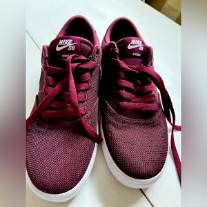 Like New! Nike Maroon SB Check. Women’s SZ 7.